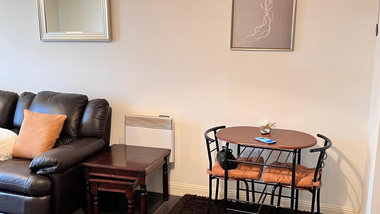 Radiant2 Bedroom Apartment In The Heart Of Harlow Town מראה חיצוני תמונה