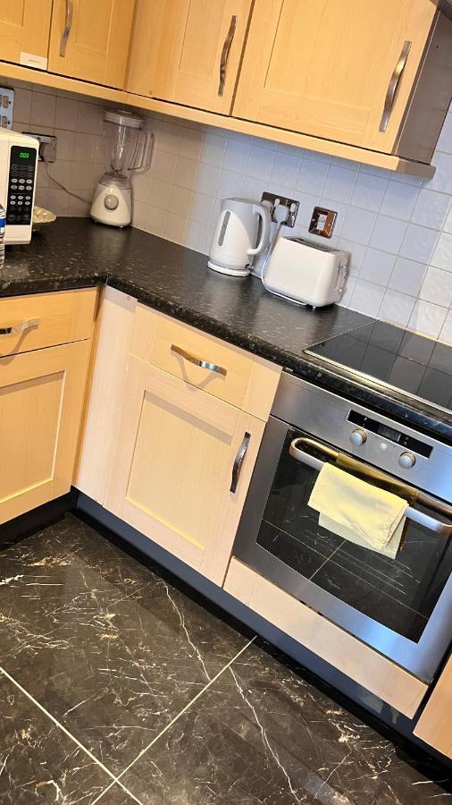 Radiant2 Bedroom Apartment In The Heart Of Harlow Town מראה חיצוני תמונה