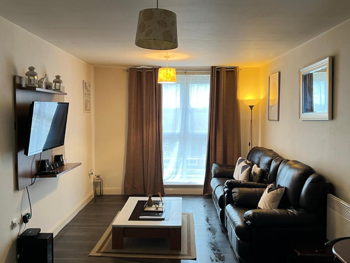 Radiant2 Bedroom Apartment In The Heart Of Harlow Town מראה חיצוני תמונה