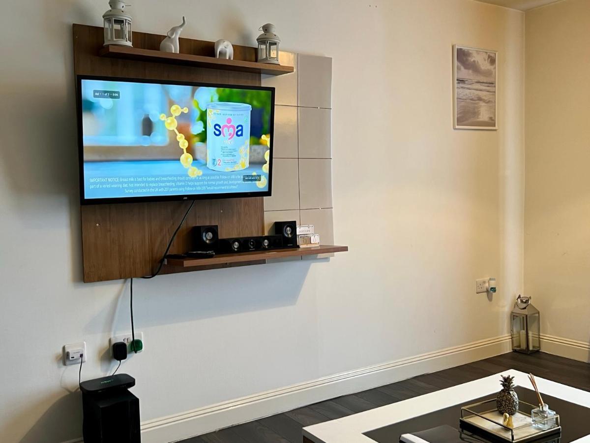 Radiant2 Bedroom Apartment In The Heart Of Harlow Town מראה חיצוני תמונה