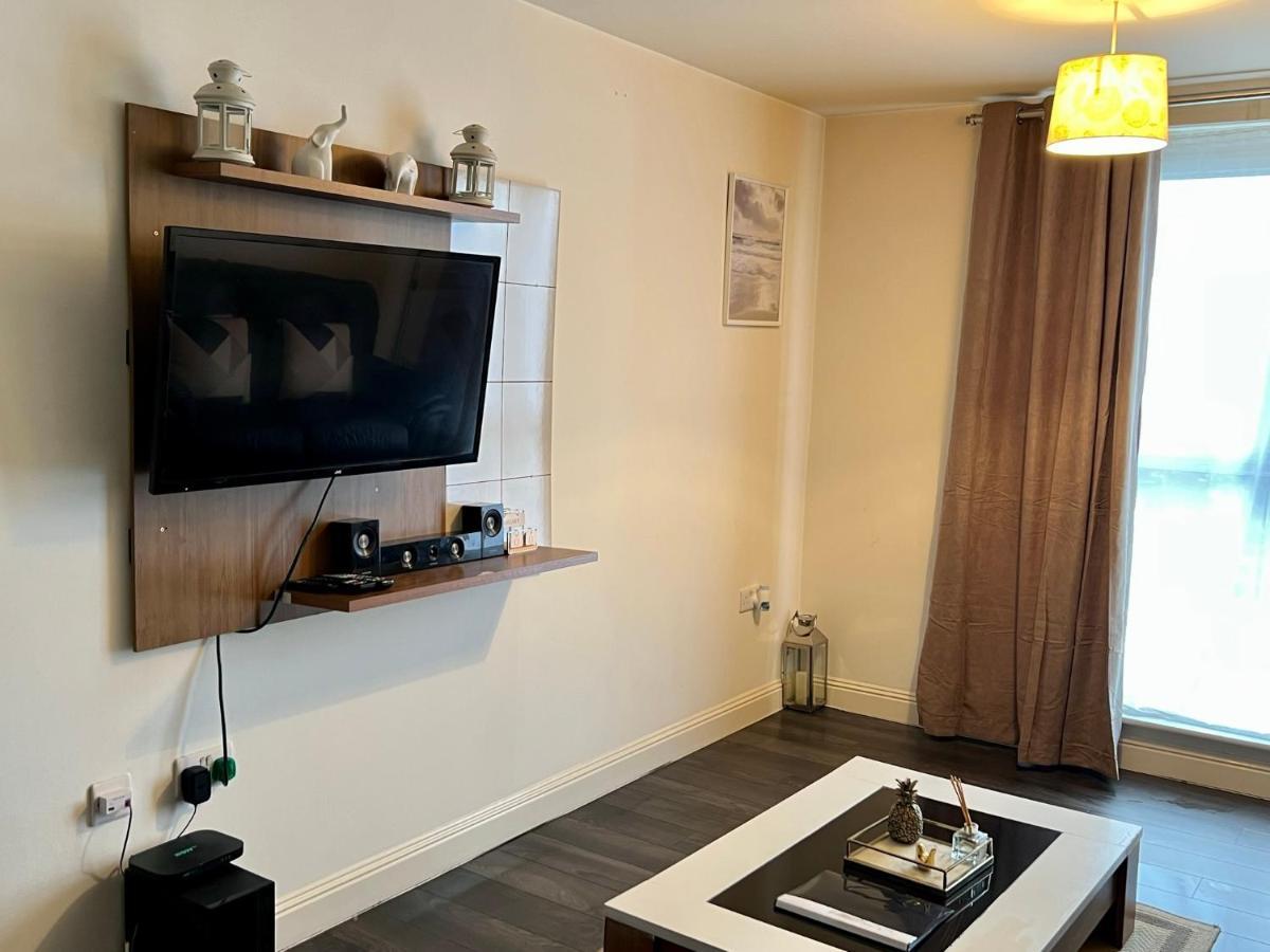 Radiant2 Bedroom Apartment In The Heart Of Harlow Town מראה חיצוני תמונה
