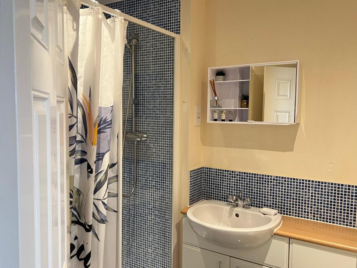 Radiant2 Bedroom Apartment In The Heart Of Harlow Town מראה חיצוני תמונה