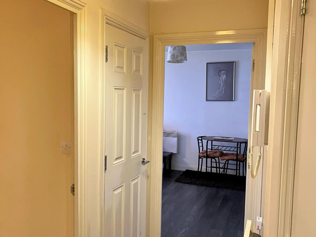 Radiant2 Bedroom Apartment In The Heart Of Harlow Town מראה חיצוני תמונה