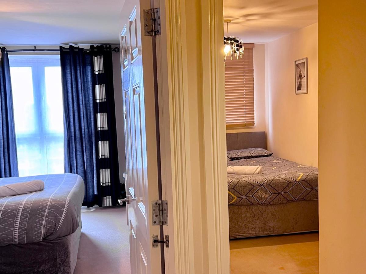 Radiant2 Bedroom Apartment In The Heart Of Harlow Town מראה חיצוני תמונה